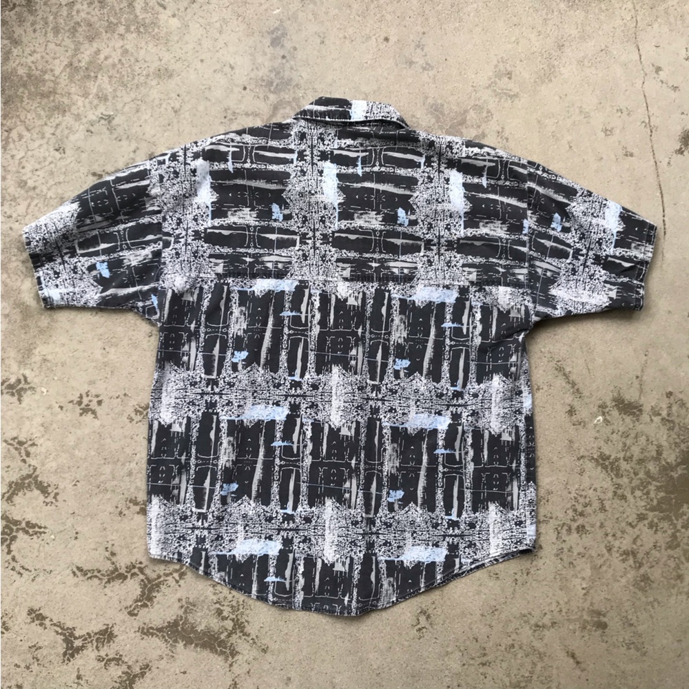 Abstract Print Casual Buttonup Camp Shirt Used - Picture 4 of 5